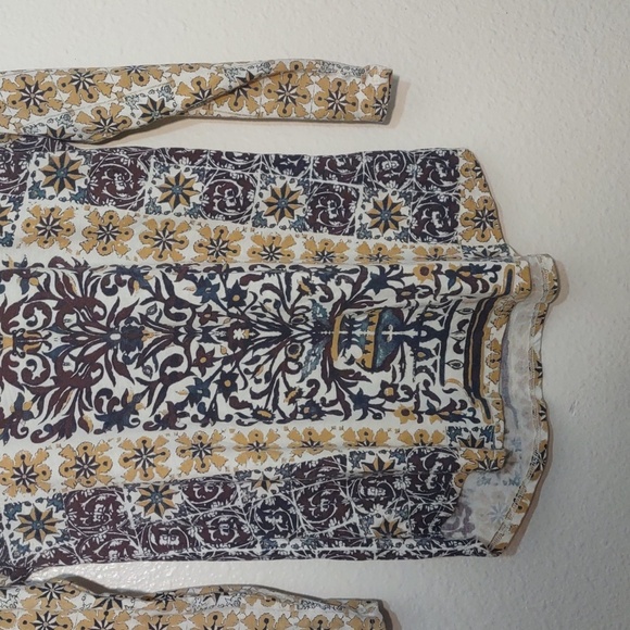 USED LUCKY BRAND YELLOW PRINT LONG SLEEVE SIZE SMALL - Picture 4 of 6